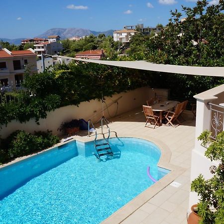 Apartment With A Garden, Bbq, Swimming Pool And Jacuzzi Dhráfi 外观 照片