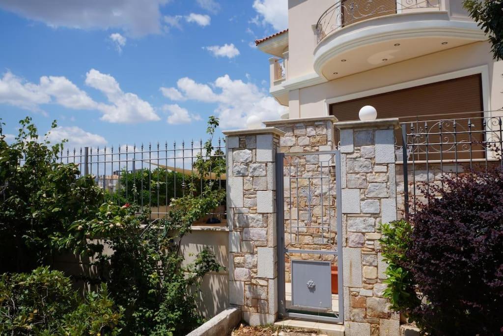 Apartment With A Garden, Bbq, Swimming Pool And Jacuzzi Dhráfi 外观 照片