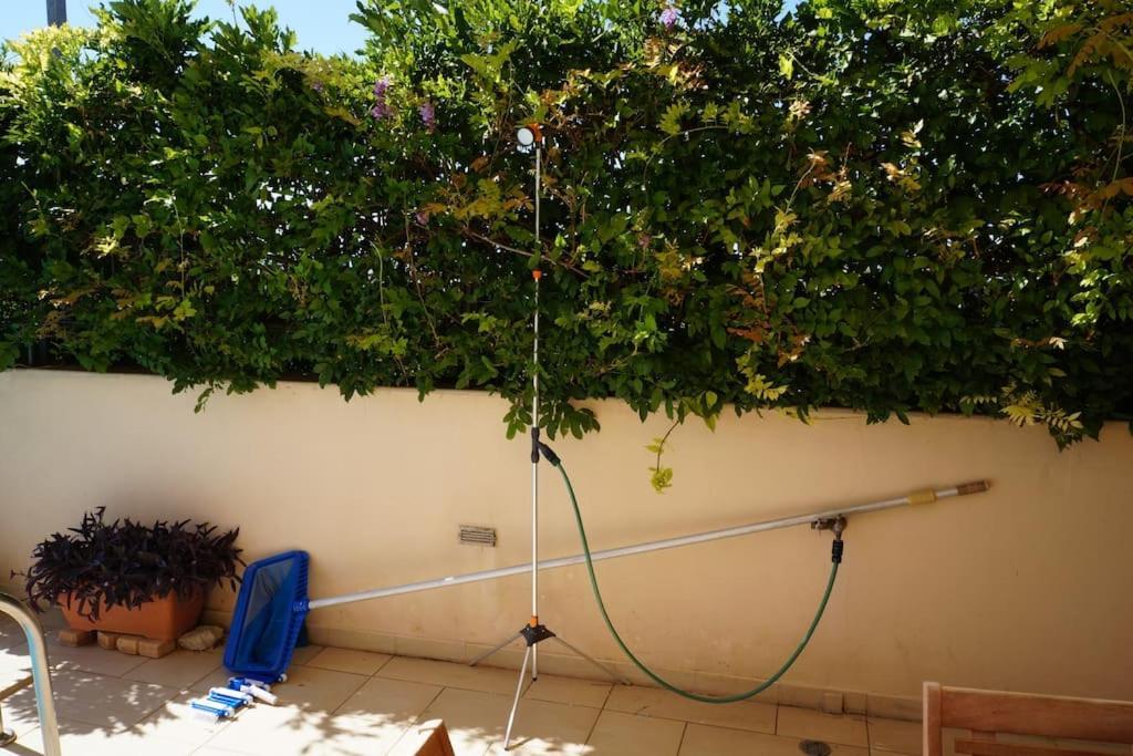 Apartment With A Garden, Bbq, Swimming Pool And Jacuzzi Dhráfi 外观 照片