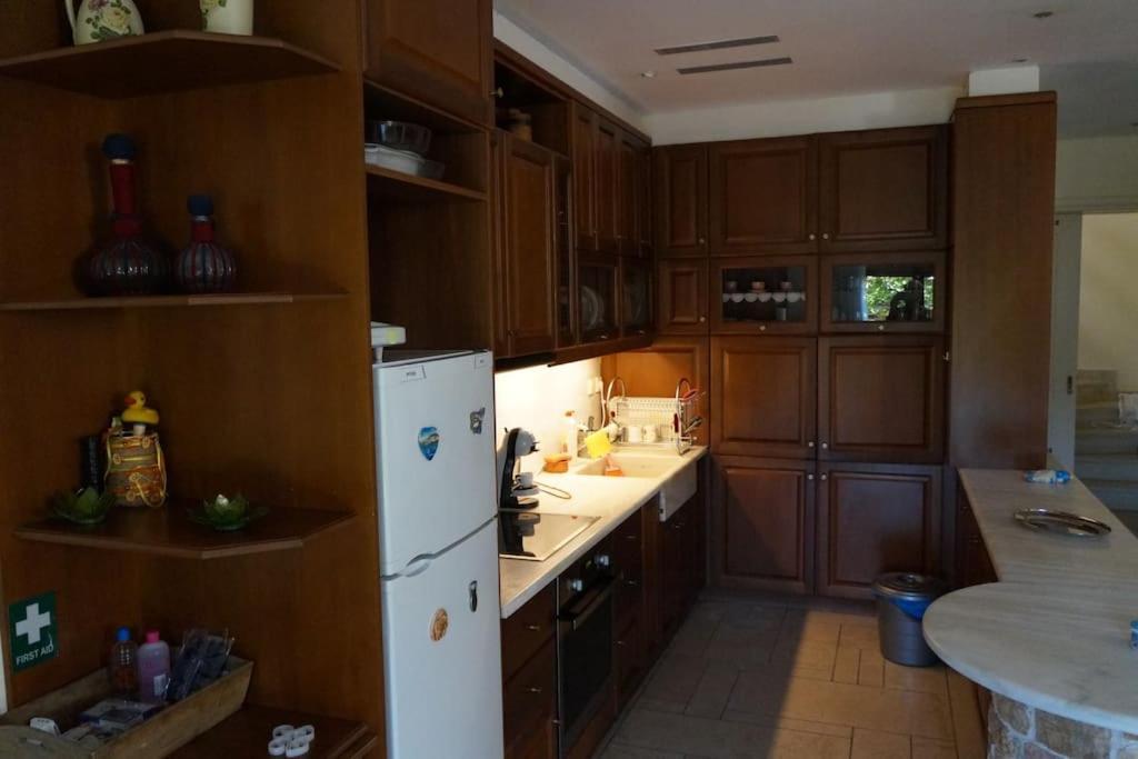 Apartment With A Garden, Bbq, Swimming Pool And Jacuzzi Dhráfi 外观 照片