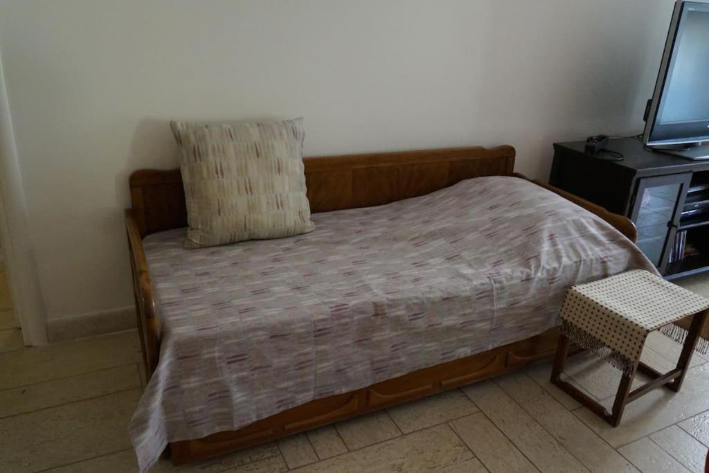 Apartment With A Garden, Bbq, Swimming Pool And Jacuzzi Dhráfi 外观 照片