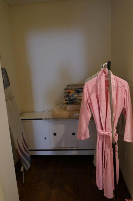 Apartment With A Garden, Bbq, Swimming Pool And Jacuzzi Dhráfi 外观 照片