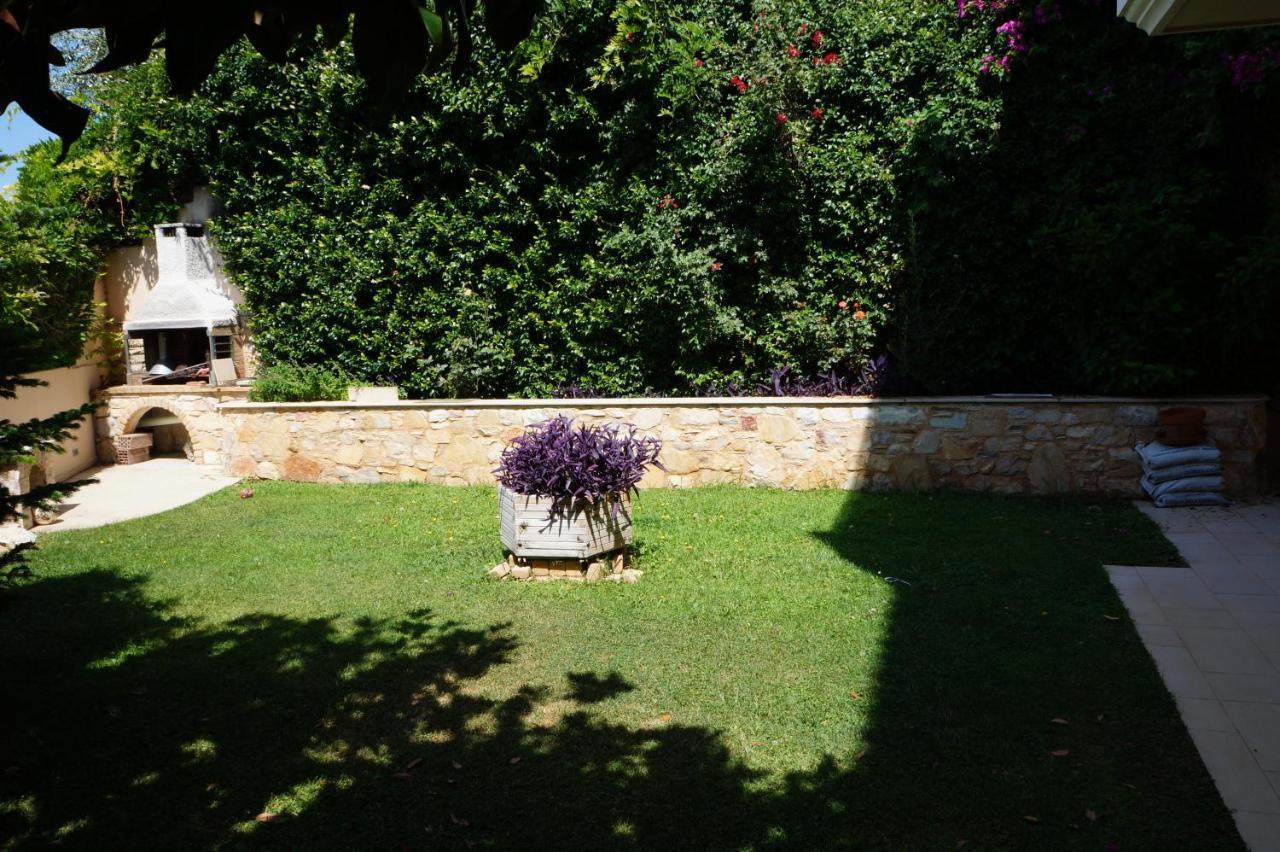 Apartment With A Garden, Bbq, Swimming Pool And Jacuzzi Dhráfi 外观 照片