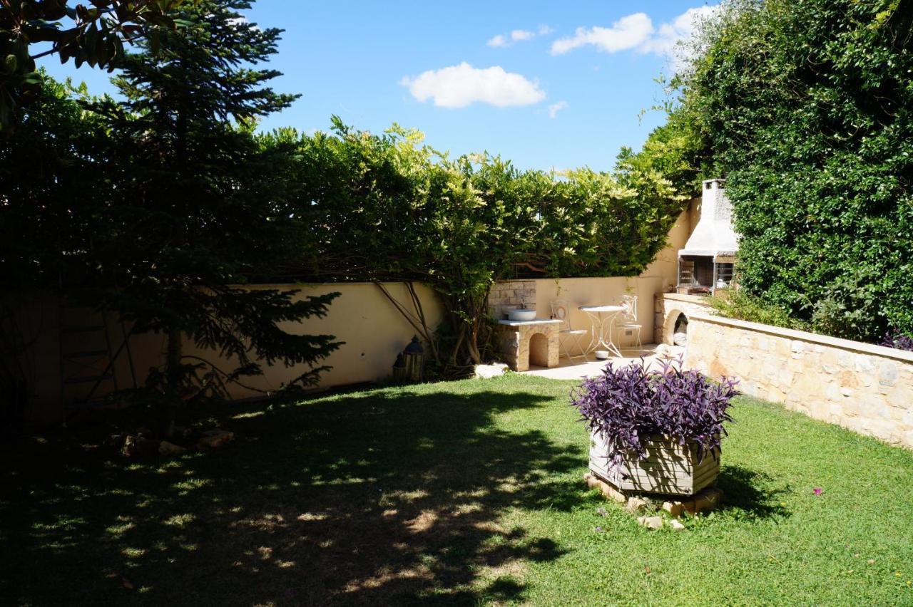 Apartment With A Garden, Bbq, Swimming Pool And Jacuzzi Dhráfi 外观 照片